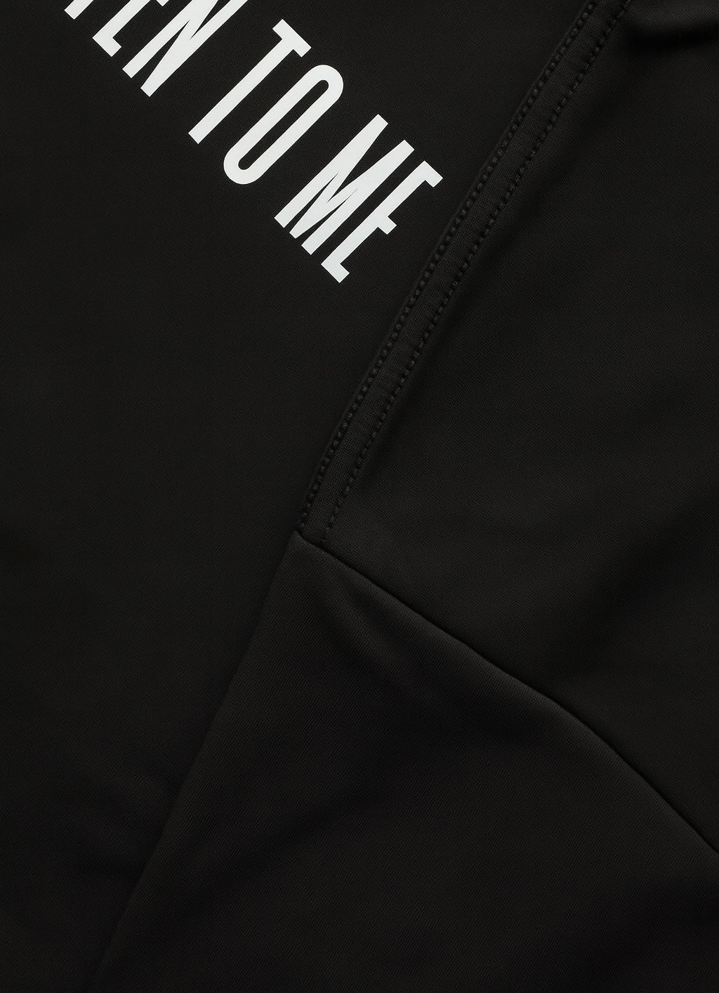 Black oversized T-shirt "Listen to me"