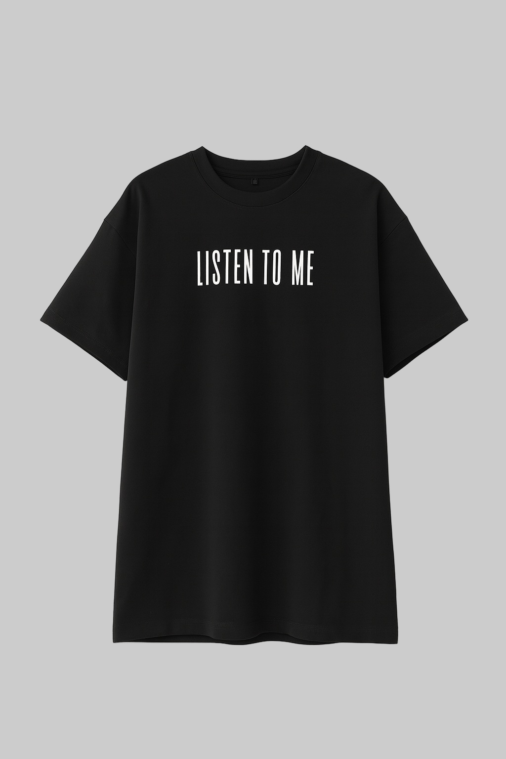 Black oversized T-shirt "Listen to me"