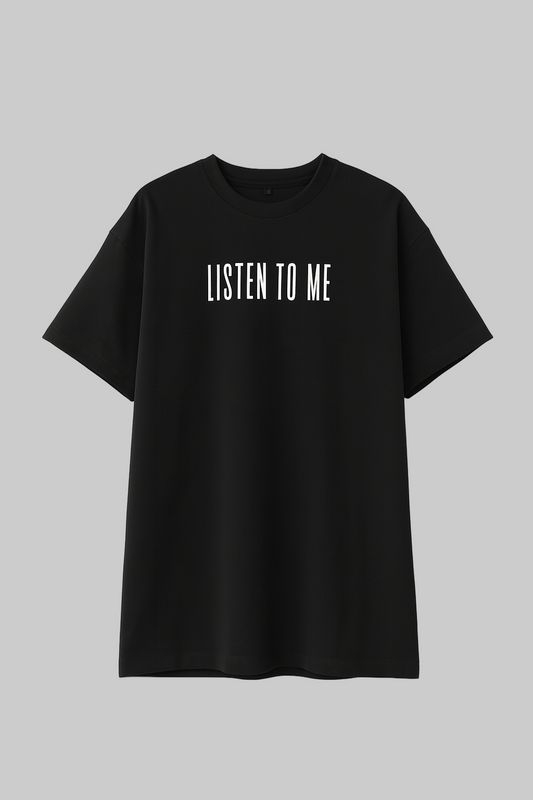 Black oversized T-shirt "Listen to me"